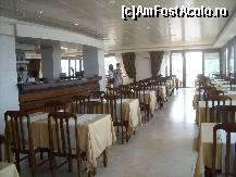 [P13] restaurantul, iar in stanga este barul restaurantului » foto by iutza09
 - 
<span class="allrVoted glyphicon glyphicon-heart hidden" id="av355559"></span>
<a class="m-l-10 hidden" id="sv355559" onclick="voting_Foto_DelVot(,355559,1788)" role="button">șterge vot <span class="glyphicon glyphicon-remove"></span></a>
<a id="v9355559" class=" c-red"  onclick="voting_Foto_SetVot(355559)" role="button"><span class="glyphicon glyphicon-heart-empty"></span> <b>LIKE</b> = Votează poza</a> <img class="hidden"  id="f355559W9" src="/imagini/loader.gif" border="0" /><span class="AjErrMes hidden" id="e355559ErM"></span>
