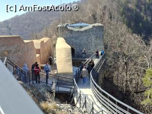 [P18] Cetatea Poenari, se vede Turnul Central, Donjonul Cetății, acum protejat cu un Acoperiș de sticlă .. » foto by mprofeanu
 - 
<span class="allrVoted glyphicon glyphicon-heart hidden" id="av1521299"></span>
<a class="m-l-10 hidden" id="sv1521299" onclick="voting_Foto_DelVot(,1521299,1790)" role="button">șterge vot <span class="glyphicon glyphicon-remove"></span></a>
<a id="v91521299" class=" c-red"  onclick="voting_Foto_SetVot(1521299)" role="button"><span class="glyphicon glyphicon-heart-empty"></span> <b>LIKE</b> = Votează poza</a> <img class="hidden"  id="f1521299W9" src="/imagini/loader.gif" border="0" /><span class="AjErrMes hidden" id="e1521299ErM"></span>