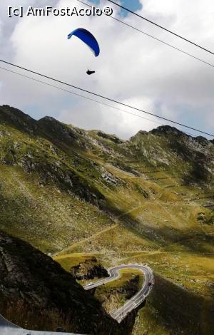 [P01] Coborare cu parapanta de la Balea Lac, peste sosea si linia de telecabina.  » foto by calatorul
 - 
<span class="allrVoted glyphicon glyphicon-heart hidden" id="av1100596"></span>
<a class="m-l-10 hidden" id="sv1100596" onclick="voting_Foto_DelVot(,1100596,1790)" role="button">șterge vot <span class="glyphicon glyphicon-remove"></span></a>
<a id="v91100596" class=" c-red"  onclick="voting_Foto_SetVot(1100596)" role="button"><span class="glyphicon glyphicon-heart-empty"></span> <b>LIKE</b> = Votează poza</a> <img class="hidden"  id="f1100596W9" src="/imagini/loader.gif" border="0" /><span class="AjErrMes hidden" id="e1100596ErM"></span>