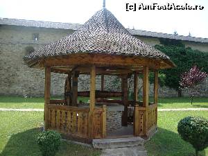 [P27] Ne este sete! Să bem puțină apă de la fântâna mănăstirii!  » foto by Floryn81
 - 
<span class="allrVoted glyphicon glyphicon-heart hidden" id="av577671"></span>
<a class="m-l-10 hidden" id="sv577671" onclick="voting_Foto_DelVot(,577671,1792)" role="button">șterge vot <span class="glyphicon glyphicon-remove"></span></a>
<a id="v9577671" class=" c-red"  onclick="voting_Foto_SetVot(577671)" role="button"><span class="glyphicon glyphicon-heart-empty"></span> <b>LIKE</b> = Votează poza</a> <img class="hidden"  id="f577671W9" src="/imagini/loader.gif" border="0" /><span class="AjErrMes hidden" id="e577671ErM"></span>