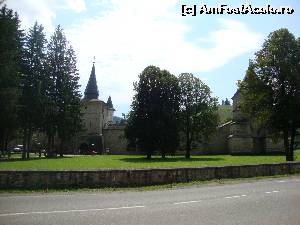 [P05] Iată ”fortăreața” Suceviței, fotografiată din parcare.  » foto by Floryn81
 - 
<span class="allrVoted glyphicon glyphicon-heart hidden" id="av577649"></span>
<a class="m-l-10 hidden" id="sv577649" onclick="voting_Foto_DelVot(,577649,1792)" role="button">șterge vot <span class="glyphicon glyphicon-remove"></span></a>
<a id="v9577649" class=" c-red"  onclick="voting_Foto_SetVot(577649)" role="button"><span class="glyphicon glyphicon-heart-empty"></span> <b>LIKE</b> = Votează poza</a> <img class="hidden"  id="f577649W9" src="/imagini/loader.gif" border="0" /><span class="AjErrMes hidden" id="e577649ErM"></span>