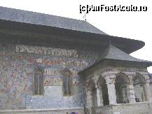 [P08] Manastirea Sucevita - in dreapta pridvorul deschis, in stanga 'Scara virtutilor' » foto by biancuta
 - 
<span class="allrVoted glyphicon glyphicon-heart hidden" id="av142885"></span>
<a class="m-l-10 hidden" id="sv142885" onclick="voting_Foto_DelVot(,142885,1792)" role="button">șterge vot <span class="glyphicon glyphicon-remove"></span></a>
<a id="v9142885" class=" c-red"  onclick="voting_Foto_SetVot(142885)" role="button"><span class="glyphicon glyphicon-heart-empty"></span> <b>LIKE</b> = Votează poza</a> <img class="hidden"  id="f142885W9" src="/imagini/loader.gif" border="0" /><span class="AjErrMes hidden" id="e142885ErM"></span>