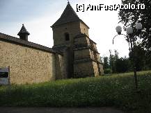 [P01] Manastirea Sucevita - zidul exterior si unul din cele cinci turnuri care o pazesc » foto by Diaura*
 - 
<span class="allrVoted glyphicon glyphicon-heart hidden" id="av53427"></span>
<a class="m-l-10 hidden" id="sv53427" onclick="voting_Foto_DelVot(,53427,1792)" role="button">șterge vot <span class="glyphicon glyphicon-remove"></span></a>
<a id="v953427" class=" c-red"  onclick="voting_Foto_SetVot(53427)" role="button"><span class="glyphicon glyphicon-heart-empty"></span> <b>LIKE</b> = Votează poza</a> <img class="hidden"  id="f53427W9" src="/imagini/loader.gif" border="0" /><span class="AjErrMes hidden" id="e53427ErM"></span>