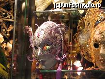[P04] Masti veneziene in vitrina magazinelor de suveniruri » foto by luciaoradea
 - 
<span class="allrVoted glyphicon glyphicon-heart hidden" id="av168822"></span>
<a class="m-l-10 hidden" id="sv168822" onclick="voting_Foto_DelVot(,168822,1793)" role="button">șterge vot <span class="glyphicon glyphicon-remove"></span></a>
<a id="v9168822" class=" c-red"  onclick="voting_Foto_SetVot(168822)" role="button"><span class="glyphicon glyphicon-heart-empty"></span> <b>LIKE</b> = Votează poza</a> <img class="hidden"  id="f168822W9" src="/imagini/loader.gif" border="0" /><span class="AjErrMes hidden" id="e168822ErM"></span>