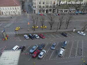 [P02] Parcarea hotelului. Strada din fata vine dinspre bastion. Piata Unirii e si ea aproape, iar dincolo de Piata Unirii se pot bea niste beri (aveti de unde alege) si minca niste gustari la Bierhaus, o excelenta berarie.  » foto by abancor
 - 
<span class="allrVoted glyphicon glyphicon-heart hidden" id="av338970"></span>
<a class="m-l-10 hidden" id="sv338970" onclick="voting_Foto_DelVot(,338970,1802)" role="button">șterge vot <span class="glyphicon glyphicon-remove"></span></a>
<a id="v9338970" class=" c-red"  onclick="voting_Foto_SetVot(338970)" role="button"><span class="glyphicon glyphicon-heart-empty"></span> <b>LIKE</b> = Votează poza</a> <img class="hidden"  id="f338970W9" src="/imagini/loader.gif" border="0" /><span class="AjErrMes hidden" id="e338970ErM"></span>