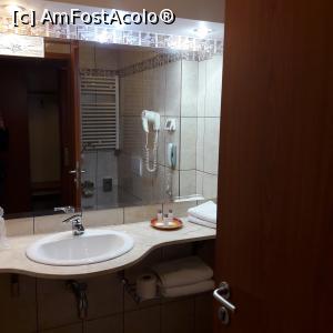 [P05] grupul sanitar din camera noastră » foto by silvia tudoran
 - 
<span class="allrVoted glyphicon glyphicon-heart hidden" id="av1031177"></span>
<a class="m-l-10 hidden" id="sv1031177" onclick="voting_Foto_DelVot(,1031177,1823)" role="button">șterge vot <span class="glyphicon glyphicon-remove"></span></a>
<a id="v91031177" class=" c-red"  onclick="voting_Foto_SetVot(1031177)" role="button"><span class="glyphicon glyphicon-heart-empty"></span> <b>LIKE</b> = Votează poza</a> <img class="hidden"  id="f1031177W9" src="/imagini/loader.gif" border="0" /><span class="AjErrMes hidden" id="e1031177ErM"></span>