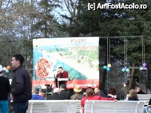[P01] Nu neaparat legat de hotel, dar a fost dragut din partea administratiei statiunii ca au oferit si un mini-concert de o ora duminica seara, cu interpreti bulgari (muzica clasica) si romani (cover-uri dupa Stefan Banica si muzica populara).  » foto by danah71
 - 
<span class="allrVoted glyphicon glyphicon-heart hidden" id="av505369"></span>
<a class="m-l-10 hidden" id="sv505369" onclick="voting_Foto_DelVot(,505369,1831)" role="button">șterge vot <span class="glyphicon glyphicon-remove"></span></a>
<a id="v9505369" class=" c-red"  onclick="voting_Foto_SetVot(505369)" role="button"><span class="glyphicon glyphicon-heart-empty"></span> <b>LIKE</b> = Votează poza</a> <img class="hidden"  id="f505369W9" src="/imagini/loader.gif" border="0" /><span class="AjErrMes hidden" id="e505369ErM"></span>