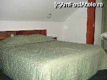 [P16] Camera de la hotelul Piatra Mare, cu un pat mare, intr-adevar » foto by ileanaxperta*
 - 
<span class="allrVoted glyphicon glyphicon-heart hidden" id="av51196"></span>
<a class="m-l-10 hidden" id="sv51196" onclick="voting_Foto_DelVot(,51196,1841)" role="button">șterge vot <span class="glyphicon glyphicon-remove"></span></a>
<a id="v951196" class=" c-red"  onclick="voting_Foto_SetVot(51196)" role="button"><span class="glyphicon glyphicon-heart-empty"></span> <b>LIKE</b> = Votează poza</a> <img class="hidden"  id="f51196W9" src="/imagini/loader.gif" border="0" /><span class="AjErrMes hidden" id="e51196ErM"></span>