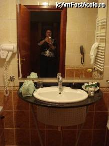 [P22] Si lavoarul cu oglinda si foenul din baie, curate si puse toate la locul lor...la hotelul Piatra Mare » foto by ileanaxperta*
 - 
<span class="allrVoted glyphicon glyphicon-heart hidden" id="av51202"></span>
<a class="m-l-10 hidden" id="sv51202" onclick="voting_Foto_DelVot(,51202,1841)" role="button">șterge vot <span class="glyphicon glyphicon-remove"></span></a>
<a id="v951202" class=" c-red"  onclick="voting_Foto_SetVot(51202)" role="button"><span class="glyphicon glyphicon-heart-empty"></span> <b>LIKE</b> = Votează poza</a> <img class="hidden"  id="f51202W9" src="/imagini/loader.gif" border="0" /><span class="AjErrMes hidden" id="e51202ErM"></span>