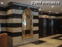 [P26] Holul cu oglinzi ce duce la cele 2 lifturi dela hotelul Piatra mare » foto by ileanaxperta*
 - 
<span class="allrVoted glyphicon glyphicon-heart hidden" id="av51206"></span>
<a class="m-l-10 hidden" id="sv51206" onclick="voting_Foto_DelVot(,51206,1841)" role="button">șterge vot <span class="glyphicon glyphicon-remove"></span></a>
<a id="v951206" class=" c-red"  onclick="voting_Foto_SetVot(51206)" role="button"><span class="glyphicon glyphicon-heart-empty"></span> <b>LIKE</b> = Votează poza</a> <img class="hidden"  id="f51206W9" src="/imagini/loader.gif" border="0" /><span class="AjErrMes hidden" id="e51206ErM"></span>