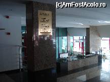 [P28] Alta parte a parterului cu indicatoare spre diferite locatii din hotelul Piatra Mare » foto by ileanaxperta*
 - 
<span class="allrVoted glyphicon glyphicon-heart hidden" id="av51208"></span>
<a class="m-l-10 hidden" id="sv51208" onclick="voting_Foto_DelVot(,51208,1841)" role="button">șterge vot <span class="glyphicon glyphicon-remove"></span></a>
<a id="v951208" class=" c-red"  onclick="voting_Foto_SetVot(51208)" role="button"><span class="glyphicon glyphicon-heart-empty"></span> <b>LIKE</b> = Votează poza</a> <img class="hidden"  id="f51208W9" src="/imagini/loader.gif" border="0" /><span class="AjErrMes hidden" id="e51208ErM"></span>