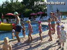 [P03] Animatoarea - Julie, dansa cu copiii la piscina » foto by alinabc
 - 
<span class="allrVoted glyphicon glyphicon-heart hidden" id="av44064"></span>
<a class="m-l-10 hidden" id="sv44064" onclick="voting_Foto_DelVot(,44064,1851)" role="button">șterge vot <span class="glyphicon glyphicon-remove"></span></a>
<a id="v944064" class=" c-red"  onclick="voting_Foto_SetVot(44064)" role="button"><span class="glyphicon glyphicon-heart-empty"></span> <b>LIKE</b> = Votează poza</a> <img class="hidden"  id="f44064W9" src="/imagini/loader.gif" border="0" /><span class="AjErrMes hidden" id="e44064ErM"></span>