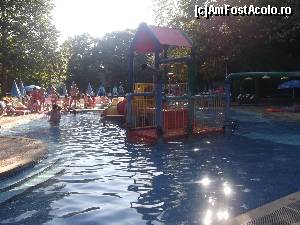 [P03] Piscina pentru copii » foto by coatug
 - 
<span class="allrVoted glyphicon glyphicon-heart hidden" id="av545773"></span>
<a class="m-l-10 hidden" id="sv545773" onclick="voting_Foto_DelVot(,545773,1857)" role="button">șterge vot <span class="glyphicon glyphicon-remove"></span></a>
<a id="v9545773" class=" c-red"  onclick="voting_Foto_SetVot(545773)" role="button"><span class="glyphicon glyphicon-heart-empty"></span> <b>LIKE</b> = Votează poza</a> <img class="hidden"  id="f545773W9" src="/imagini/loader.gif" border="0" /><span class="AjErrMes hidden" id="e545773ErM"></span>