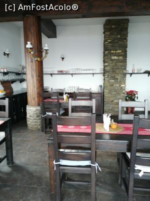 [P12] Prin restaurant » foto by MaraMura
 - 
<span class="allrVoted glyphicon glyphicon-heart hidden" id="av1271504"></span>
<a class="m-l-10 hidden" id="sv1271504" onclick="voting_Foto_DelVot(,1271504,1865)" role="button">șterge vot <span class="glyphicon glyphicon-remove"></span></a>
<a id="v91271504" class=" c-red"  onclick="voting_Foto_SetVot(1271504)" role="button"><span class="glyphicon glyphicon-heart-empty"></span> <b>LIKE</b> = Votează poza</a> <img class="hidden"  id="f1271504W9" src="/imagini/loader.gif" border="0" /><span class="AjErrMes hidden" id="e1271504ErM"></span>