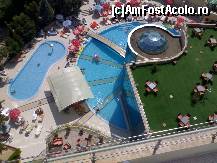 [P16] Piscina de copii si picina mare. Zona cu verde este prelungirea Mezaninne Bar de la et 1. Sub zona verde si cercul de deasupra piscinei mari este restaurantul principal » foto by mugur007
 - 
<span class="allrVoted glyphicon glyphicon-heart hidden" id="av114922"></span>
<a class="m-l-10 hidden" id="sv114922" onclick="voting_Foto_DelVot(,114922,1866)" role="button">șterge vot <span class="glyphicon glyphicon-remove"></span></a>
<a id="v9114922" class=" c-red"  onclick="voting_Foto_SetVot(114922)" role="button"><span class="glyphicon glyphicon-heart-empty"></span> <b>LIKE</b> = Votează poza</a> <img class="hidden"  id="f114922W9" src="/imagini/loader.gif" border="0" /><span class="AjErrMes hidden" id="e114922ErM"></span>