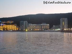 [P13] Hotelul Berlin Golden Beach văzut seara, de pe malul alăturat portului.  » foto by amalia80
 - 
<span class="allrVoted glyphicon glyphicon-heart hidden" id="av649216"></span>
<a class="m-l-10 hidden" id="sv649216" onclick="voting_Foto_DelVot(,649216,1869)" role="button">șterge vot <span class="glyphicon glyphicon-remove"></span></a>
<a id="v9649216" class=" c-red"  onclick="voting_Foto_SetVot(649216)" role="button"><span class="glyphicon glyphicon-heart-empty"></span> <b>LIKE</b> = Votează poza</a> <img class="hidden"  id="f649216W9" src="/imagini/loader.gif" border="0" /><span class="AjErrMes hidden" id="e649216ErM"></span>