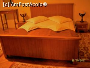 [P01] Patul din camera mare, prevazut de noptiere, si veioza » foto by cristina47*
 - 
<span class="allrVoted glyphicon glyphicon-heart hidden" id="av916822"></span>
<a class="m-l-10 hidden" id="sv916822" onclick="voting_Foto_DelVot(,916822,1879)" role="button">șterge vot <span class="glyphicon glyphicon-remove"></span></a>
<a id="v9916822" class=" c-red"  onclick="voting_Foto_SetVot(916822)" role="button"><span class="glyphicon glyphicon-heart-empty"></span> <b>LIKE</b> = Votează poza</a> <img class="hidden"  id="f916822W9" src="/imagini/loader.gif" border="0" /><span class="AjErrMes hidden" id="e916822ErM"></span>