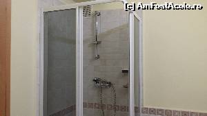 [P10] Hotel Belvedere, Predeal - camera nr. 322 - cabina de duș » foto by nicole33
 - 
<span class="allrVoted glyphicon glyphicon-heart hidden" id="av607605"></span>
<a class="m-l-10 hidden" id="sv607605" onclick="voting_Foto_DelVot(,607605,1883)" role="button">șterge vot <span class="glyphicon glyphicon-remove"></span></a>
<a id="v9607605" class=" c-red"  onclick="voting_Foto_SetVot(607605)" role="button"><span class="glyphicon glyphicon-heart-empty"></span> <b>LIKE</b> = Votează poza</a> <img class="hidden"  id="f607605W9" src="/imagini/loader.gif" border="0" /><span class="AjErrMes hidden" id="e607605ErM"></span>