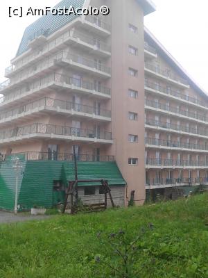 [P02] Un leagan langa hotel » foto by mmierla
 - 
<span class="allrVoted glyphicon glyphicon-heart hidden" id="av1017483"></span>
<a class="m-l-10 hidden" id="sv1017483" onclick="voting_Foto_DelVot(,1017483,1883)" role="button">șterge vot <span class="glyphicon glyphicon-remove"></span></a>
<a id="v91017483" class=" c-red"  onclick="voting_Foto_SetVot(1017483)" role="button"><span class="glyphicon glyphicon-heart-empty"></span> <b>LIKE</b> = Votează poza</a> <img class="hidden"  id="f1017483W9" src="/imagini/loader.gif" border="0" /><span class="AjErrMes hidden" id="e1017483ErM"></span>