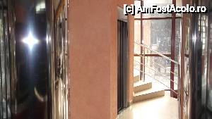 [P05] Liftul si scara interioara ce urca spre etaje, hotel Anda Sinaia » foto by johnnyredlabel †
 - 
<span class="allrVoted glyphicon glyphicon-heart hidden" id="av409128"></span>
<a class="m-l-10 hidden" id="sv409128" onclick="voting_Foto_DelVot(,409128,1889)" role="button">șterge vot <span class="glyphicon glyphicon-remove"></span></a>
<a id="v9409128" class=" c-red"  onclick="voting_Foto_SetVot(409128)" role="button"><span class="glyphicon glyphicon-heart-empty"></span> <b>LIKE</b> = Votează poza</a> <img class="hidden"  id="f409128W9" src="/imagini/loader.gif" border="0" /><span class="AjErrMes hidden" id="e409128ErM"></span>