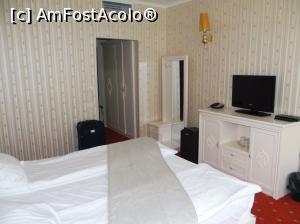 [P04] camera noastra, vedere din alt unghi..se poate vedea mini frigiderul. in stanga comodei pe care era tv-ul LCD » foto by ascent
 - 
<span class="allrVoted glyphicon glyphicon-heart hidden" id="av788353"></span>
<a class="m-l-10 hidden" id="sv788353" onclick="voting_Foto_DelVot(,788353,1898)" role="button">șterge vot <span class="glyphicon glyphicon-remove"></span></a>
<a id="v9788353" class=" c-red"  onclick="voting_Foto_SetVot(788353)" role="button"><span class="glyphicon glyphicon-heart-empty"></span> <b>LIKE</b> = Votează poza</a> <img class="hidden"  id="f788353W9" src="/imagini/loader.gif" border="0" /><span class="AjErrMes hidden" id="e788353ErM"></span>