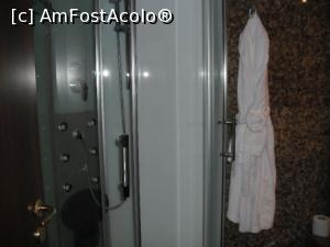 [P21] Dușul în care m-am bălăcit îndelung.  » foto by Zoazore
 - 
<span class="allrVoted glyphicon glyphicon-heart hidden" id="av736765"></span>
<a class="m-l-10 hidden" id="sv736765" onclick="voting_Foto_DelVot(,736765,1913)" role="button">șterge vot <span class="glyphicon glyphicon-remove"></span></a>
<a id="v9736765" class=" c-red"  onclick="voting_Foto_SetVot(736765)" role="button"><span class="glyphicon glyphicon-heart-empty"></span> <b>LIKE</b> = Votează poza</a> <img class="hidden"  id="f736765W9" src="/imagini/loader.gif" border="0" /><span class="AjErrMes hidden" id="e736765ErM"></span>