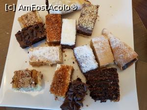 [P40] Hotelul Internațional - micul dejun. Prăjiturile erau delicioase.  » foto by Floryn81
 - 
<span class="allrVoted glyphicon glyphicon-heart hidden" id="av1026794"></span>
<a class="m-l-10 hidden" id="sv1026794" onclick="voting_Foto_DelVot(,1026794,1916)" role="button">șterge vot <span class="glyphicon glyphicon-remove"></span></a>
<a id="v91026794" class=" c-red"  onclick="voting_Foto_SetVot(1026794)" role="button"><span class="glyphicon glyphicon-heart-empty"></span> <b>LIKE</b> = Votează poza</a> <img class="hidden"  id="f1026794W9" src="/imagini/loader.gif" border="0" /><span class="AjErrMes hidden" id="e1026794ErM"></span>