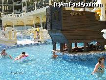 [P15] barul de la piscina care era numai cu bani, deci tb sa intri in piscina cu portofelul daca vroiai ceva » foto by Valentina69
 - 
<span class="allrVoted glyphicon glyphicon-heart hidden" id="av30706"></span>
<a class="m-l-10 hidden" id="sv30706" onclick="voting_Foto_DelVot(,30706,1919)" role="button">șterge vot <span class="glyphicon glyphicon-remove"></span></a>
<a id="v930706" class=" c-red"  onclick="voting_Foto_SetVot(30706)" role="button"><span class="glyphicon glyphicon-heart-empty"></span> <b>LIKE</b> = Votează poza</a> <img class="hidden"  id="f30706W9" src="/imagini/loader.gif" border="0" /><span class="AjErrMes hidden" id="e30706ErM"></span>