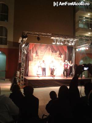 [P21] seara cu spectacol bulgaresc
scena se afla pe esplanada din fata hotelului » foto by amero
 - 
<span class="allrVoted glyphicon glyphicon-heart hidden" id="av448569"></span>
<a class="m-l-10 hidden" id="sv448569" onclick="voting_Foto_DelVot(,448569,1924)" role="button">șterge vot <span class="glyphicon glyphicon-remove"></span></a>
<a id="v9448569" class=" c-red"  onclick="voting_Foto_SetVot(448569)" role="button"><span class="glyphicon glyphicon-heart-empty"></span> <b>LIKE</b> = Votează poza</a> <img class="hidden"  id="f448569W9" src="/imagini/loader.gif" border="0" /><span class="AjErrMes hidden" id="e448569ErM"></span>