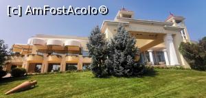 [P05] Poartă el stelele resortului (5) pe frontispiciu dar cazarea e cam de 3. Cu o înlocuire a mobilei uzate ar putea deveni de 5. » foto by Aurici
 - 
<span class="allrVoted glyphicon glyphicon-heart hidden" id="av1276171"></span>
<a class="m-l-10 hidden" id="sv1276171" onclick="voting_Foto_DelVot(,1276171,1929)" role="button">șterge vot <span class="glyphicon glyphicon-remove"></span></a>
<a id="v91276171" class=" c-red"  onclick="voting_Foto_SetVot(1276171)" role="button"><span class="glyphicon glyphicon-heart-empty"></span> <b>LIKE</b> = Votează poza</a> <img class="hidden"  id="f1276171W9" src="/imagini/loader.gif" border="0" /><span class="AjErrMes hidden" id="e1276171ErM"></span>