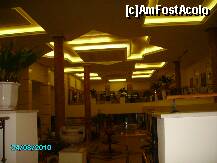 [P03] receptia hotelului vazuta din lobby bar » foto by alecsa
 - 
<span class="allrVoted glyphicon glyphicon-heart hidden" id="av126714"></span>
<a class="m-l-10 hidden" id="sv126714" onclick="voting_Foto_DelVot(,126714,1929)" role="button">șterge vot <span class="glyphicon glyphicon-remove"></span></a>
<a id="v9126714" class=" c-red"  onclick="voting_Foto_SetVot(126714)" role="button"><span class="glyphicon glyphicon-heart-empty"></span> <b>LIKE</b> = Votează poza</a> <img class="hidden"  id="f126714W9" src="/imagini/loader.gif" border="0" /><span class="AjErrMes hidden" id="e126714ErM"></span>