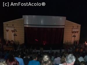 [P18] La spectacol- full in fiecare seara » foto by mugur007
 - 
<span class="allrVoted glyphicon glyphicon-heart hidden" id="av773522"></span>
<a class="m-l-10 hidden" id="sv773522" onclick="voting_Foto_DelVot(,773522,1930)" role="button">șterge vot <span class="glyphicon glyphicon-remove"></span></a>
<a id="v9773522" class=" c-red"  onclick="voting_Foto_SetVot(773522)" role="button"><span class="glyphicon glyphicon-heart-empty"></span> <b>LIKE</b> = Votează poza</a> <img class="hidden"  id="f773522W9" src="/imagini/loader.gif" border="0" /><span class="AjErrMes hidden" id="e773522ErM"></span>