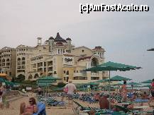 [P11] O parte din plaja iar in spate impozantul hotel Royal Marina Palace » foto by bobyrodin
 - 
<span class="allrVoted glyphicon glyphicon-heart hidden" id="av401312"></span>
<a class="m-l-10 hidden" id="sv401312" onclick="voting_Foto_DelVot(,401312,1932)" role="button">șterge vot <span class="glyphicon glyphicon-remove"></span></a>
<a id="v9401312" class=" c-red"  onclick="voting_Foto_SetVot(401312)" role="button"><span class="glyphicon glyphicon-heart-empty"></span> <b>LIKE</b> = Votează poza</a> <img class="hidden"  id="f401312W9" src="/imagini/loader.gif" border="0" /><span class="AjErrMes hidden" id="e401312ErM"></span>