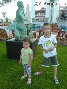 [P03] statuete ce impanzeau gradina , gazonul f frumos » foto by alinamitru
 - 
<span class="allrVoted glyphicon glyphicon-heart hidden" id="av94226"></span>
<a class="m-l-10 hidden" id="sv94226" onclick="voting_Foto_DelVot(,94226,1935)" role="button">șterge vot <span class="glyphicon glyphicon-remove"></span></a>
<a id="v994226" class=" c-red"  onclick="voting_Foto_SetVot(94226)" role="button"><span class="glyphicon glyphicon-heart-empty"></span> <b>LIKE</b> = Votează poza</a> <img class="hidden"  id="f94226W9" src="/imagini/loader.gif" border="0" /><span class="AjErrMes hidden" id="e94226ErM"></span>