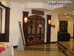 [P10] Intrarea in restaurantul principal, va rog observati curatenia.  » foto by Lisa
 - 
<span class="allrVoted glyphicon glyphicon-heart hidden" id="av504972"></span>
<a class="m-l-10 hidden" id="sv504972" onclick="voting_Foto_DelVot(,504972,1936)" role="button">șterge vot <span class="glyphicon glyphicon-remove"></span></a>
<a id="v9504972" class=" c-red"  onclick="voting_Foto_SetVot(504972)" role="button"><span class="glyphicon glyphicon-heart-empty"></span> <b>LIKE</b> = Votează poza</a> <img class="hidden"  id="f504972W9" src="/imagini/loader.gif" border="0" /><span class="AjErrMes hidden" id="e504972ErM"></span>