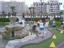 [P02] minigolful din fata hotelului » foto by alinamitru
 - 
<span class="allrVoted glyphicon glyphicon-heart hidden" id="av94206"></span>
<a class="m-l-10 hidden" id="sv94206" onclick="voting_Foto_DelVot(,94206,1939)" role="button">șterge vot <span class="glyphicon glyphicon-remove"></span></a>
<a id="v994206" class=" c-red"  onclick="voting_Foto_SetVot(94206)" role="button"><span class="glyphicon glyphicon-heart-empty"></span> <b>LIKE</b> = Votează poza</a> <img class="hidden"  id="f94206W9" src="/imagini/loader.gif" border="0" /><span class="AjErrMes hidden" id="e94206ErM"></span>