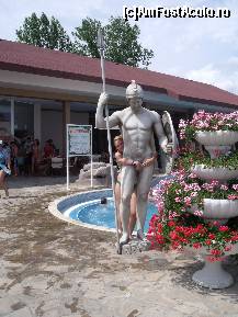 [P42] eeee....frumoasa statuie!...in Aqua Park » foto by viorica c
 - 
<span class="allrVoted glyphicon glyphicon-heart hidden" id="av106509"></span>
<a class="m-l-10 hidden" id="sv106509" onclick="voting_Foto_DelVot(,106509,1941)" role="button">șterge vot <span class="glyphicon glyphicon-remove"></span></a>
<a id="v9106509" class=" c-red"  onclick="voting_Foto_SetVot(106509)" role="button"><span class="glyphicon glyphicon-heart-empty"></span> <b>LIKE</b> = Votează poza</a> <img class="hidden"  id="f106509W9" src="/imagini/loader.gif" border="0" /><span class="AjErrMes hidden" id="e106509ErM"></span>