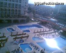 [P01] Iberostar,Paste 2009, vedere de la et.5 spre piscinele exterioare;in dreapta, in spatele barului exterior se vede parcarea hotelului. » foto by eklor
 - 
<span class="allrVoted glyphicon glyphicon-heart hidden" id="av63086"></span>
<a class="m-l-10 hidden" id="sv63086" onclick="voting_Foto_DelVot(,63086,1941)" role="button">șterge vot <span class="glyphicon glyphicon-remove"></span></a>
<a id="v963086" class=" c-red"  onclick="voting_Foto_SetVot(63086)" role="button"><span class="glyphicon glyphicon-heart-empty"></span> <b>LIKE</b> = Votează poza</a> <img class="hidden"  id="f63086W9" src="/imagini/loader.gif" border="0" /><span class="AjErrMes hidden" id="e63086ErM"></span>