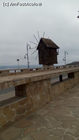 [P07] Faleza şi moara Nesebar » foto by steli68
 - 
<span class="allrVoted glyphicon glyphicon-heart hidden" id="av1067446"></span>
<a class="m-l-10 hidden" id="sv1067446" onclick="voting_Foto_DelVot(,1067446,1941)" role="button">șterge vot <span class="glyphicon glyphicon-remove"></span></a>
<a id="v91067446" class=" c-red"  onclick="voting_Foto_SetVot(1067446)" role="button"><span class="glyphicon glyphicon-heart-empty"></span> <b>LIKE</b> = Votează poza</a> <img class="hidden"  id="f1067446W9" src="/imagini/loader.gif" border="0" /><span class="AjErrMes hidden" id="e1067446ErM"></span>