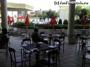 [P19] Unul din multele locuri de servit masa, aici pe marginea piscinei » foto by FlorinAndrei
 - 
<span class="allrVoted glyphicon glyphicon-heart hidden" id="av613128"></span>
<a class="m-l-10 hidden" id="sv613128" onclick="voting_Foto_DelVot(,613128,1945)" role="button">șterge vot <span class="glyphicon glyphicon-remove"></span></a>
<a id="v9613128" class=" c-red"  onclick="voting_Foto_SetVot(613128)" role="button"><span class="glyphicon glyphicon-heart-empty"></span> <b>LIKE</b> = Votează poza</a> <img class="hidden"  id="f613128W9" src="/imagini/loader.gif" border="0" /><span class="AjErrMes hidden" id="e613128ErM"></span>