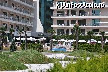 [P05] Intrarea in Hotel dinspre plaja » foto by giximan
 - 
<span class="allrVoted glyphicon glyphicon-heart hidden" id="av113653"></span>
<a class="m-l-10 hidden" id="sv113653" onclick="voting_Foto_DelVot(,113653,1946)" role="button">șterge vot <span class="glyphicon glyphicon-remove"></span></a>
<a id="v9113653" class=" c-red"  onclick="voting_Foto_SetVot(113653)" role="button"><span class="glyphicon glyphicon-heart-empty"></span> <b>LIKE</b> = Votează poza</a> <img class="hidden"  id="f113653W9" src="/imagini/loader.gif" border="0" /><span class="AjErrMes hidden" id="e113653ErM"></span>