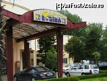 [P23] Intrarea in hotel (Pe panou sunt 4 stele) » foto by mmierla
 - 
<span class="allrVoted glyphicon glyphicon-heart hidden" id="av97428"></span>
<a class="m-l-10 hidden" id="sv97428" onclick="voting_Foto_DelVot(,97428,1946)" role="button">șterge vot <span class="glyphicon glyphicon-remove"></span></a>
<a id="v997428" class=" c-red"  onclick="voting_Foto_SetVot(97428)" role="button"><span class="glyphicon glyphicon-heart-empty"></span> <b>LIKE</b> = Votează poza</a> <img class="hidden"  id="f97428W9" src="/imagini/loader.gif" border="0" /><span class="AjErrMes hidden" id="e97428ErM"></span>