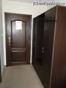 [P02] Holul si sifonierul. Mobila este OK, camerele mari si curatele. » foto by spezam
 - 
<span class="allrVoted glyphicon glyphicon-heart hidden" id="av104044"></span>
<a class="m-l-10 hidden" id="sv104044" onclick="voting_Foto_DelVot(,104044,1951)" role="button">șterge vot <span class="glyphicon glyphicon-remove"></span></a>
<a id="v9104044" class=" c-red"  onclick="voting_Foto_SetVot(104044)" role="button"><span class="glyphicon glyphicon-heart-empty"></span> <b>LIKE</b> = Votează poza</a> <img class="hidden"  id="f104044W9" src="/imagini/loader.gif" border="0" /><span class="AjErrMes hidden" id="e104044ErM"></span>