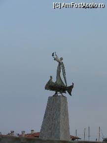 [P04] Statuie la intrarea in Nessebar. » foto by spezam
 - 
<span class="allrVoted glyphicon glyphicon-heart hidden" id="av104046"></span>
<a class="m-l-10 hidden" id="sv104046" onclick="voting_Foto_DelVot(,104046,1951)" role="button">șterge vot <span class="glyphicon glyphicon-remove"></span></a>
<a id="v9104046" class=" c-red"  onclick="voting_Foto_SetVot(104046)" role="button"><span class="glyphicon glyphicon-heart-empty"></span> <b>LIKE</b> = Votează poza</a> <img class="hidden"  id="f104046W9" src="/imagini/loader.gif" border="0" /><span class="AjErrMes hidden" id="e104046ErM"></span>