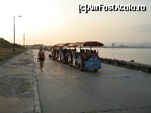 [P08] Cu trenuletul de la Nesebar spre Sunny Beach- puteti merge si pe jos. Dupa curba la stanga peisajul este f frumos, se trece printr-o padurice » foto by manuelaa
 - 
<span class="allrVoted glyphicon glyphicon-heart hidden" id="av90238"></span>
<a class="m-l-10 hidden" id="sv90238" onclick="voting_Foto_DelVot(,90238,1951)" role="button">șterge vot <span class="glyphicon glyphicon-remove"></span></a>
<a id="v990238" class=" c-red"  onclick="voting_Foto_SetVot(90238)" role="button"><span class="glyphicon glyphicon-heart-empty"></span> <b>LIKE</b> = Votează poza</a> <img class="hidden"  id="f90238W9" src="/imagini/loader.gif" border="0" /><span class="AjErrMes hidden" id="e90238ErM"></span>