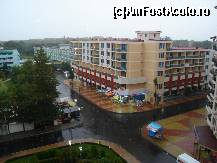 [P12] Ultima zi. Vedere in fata hotelului. Ploaie, ploaie pana la Bucuresti. » foto by ivanov_alina
 - 
<span class="allrVoted glyphicon glyphicon-heart hidden" id="av93137"></span>
<a class="m-l-10 hidden" id="sv93137" onclick="voting_Foto_DelVot(,93137,1951)" role="button">șterge vot <span class="glyphicon glyphicon-remove"></span></a>
<a id="v993137" class=" c-red"  onclick="voting_Foto_SetVot(93137)" role="button"><span class="glyphicon glyphicon-heart-empty"></span> <b>LIKE</b> = Votează poza</a> <img class="hidden"  id="f93137W9" src="/imagini/loader.gif" border="0" /><span class="AjErrMes hidden" id="e93137ErM"></span>