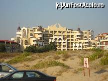 [P02] Hotelul vazut din drumul spre plaja.In stanga hotel amfora » foto by ivanov_alina
 - 
<span class="allrVoted glyphicon glyphicon-heart hidden" id="av93112"></span>
<a class="m-l-10 hidden" id="sv93112" onclick="voting_Foto_DelVot(,93112,1951)" role="button">șterge vot <span class="glyphicon glyphicon-remove"></span></a>
<a id="v993112" class=" c-red"  onclick="voting_Foto_SetVot(93112)" role="button"><span class="glyphicon glyphicon-heart-empty"></span> <b>LIKE</b> = Votează poza</a> <img class="hidden"  id="f93112W9" src="/imagini/loader.gif" border="0" /><span class="AjErrMes hidden" id="e93112ErM"></span>