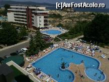 [P04] din camera se vede piscina hotelului,dar si piscina celuilalt hotel(la care, deasemenea puteam face plaja), dunele de nisip si hotelul Oasis Club Vip de pe plaja....si nu in ultimul rand marea inconjurata de munti... » foto by laura_bodysoul
 - 
<span class="allrVoted glyphicon glyphicon-heart hidden" id="av107256"></span>
<a class="m-l-10 hidden" id="sv107256" onclick="voting_Foto_DelVot(,107256,1951)" role="button">șterge vot <span class="glyphicon glyphicon-remove"></span></a>
<a id="v9107256" class=" c-red"  onclick="voting_Foto_SetVot(107256)" role="button"><span class="glyphicon glyphicon-heart-empty"></span> <b>LIKE</b> = Votează poza</a> <img class="hidden"  id="f107256W9" src="/imagini/loader.gif" border="0" /><span class="AjErrMes hidden" id="e107256ErM"></span>