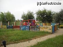 [P10] Locul de joaca îngradit, pentru copii din incinta hotelului. » foto by fluturas1*
 - 
<span class="allrVoted glyphicon glyphicon-heart hidden" id="av131503"></span>
<a class="m-l-10 hidden" id="sv131503" onclick="voting_Foto_DelVot(,131503,1955)" role="button">șterge vot <span class="glyphicon glyphicon-remove"></span></a>
<a id="v9131503" class=" c-red"  onclick="voting_Foto_SetVot(131503)" role="button"><span class="glyphicon glyphicon-heart-empty"></span> <b>LIKE</b> = Votează poza</a> <img class="hidden"  id="f131503W9" src="/imagini/loader.gif" border="0" /><span class="AjErrMes hidden" id="e131503ErM"></span>
