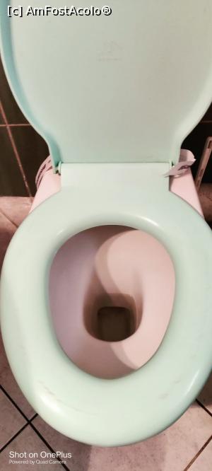 [P12] Vasul de wc murdar și plin de urme. Colacul vechi și murdar. » foto by Ioana1986
 - 
<span class="allrVoted glyphicon glyphicon-heart hidden" id="av1240545"></span>
<a class="m-l-10 hidden" id="sv1240545" onclick="voting_Foto_DelVot(,1240545,1955)" role="button">șterge vot <span class="glyphicon glyphicon-remove"></span></a>
<a id="v91240545" class=" c-red"  onclick="voting_Foto_SetVot(1240545)" role="button"><span class="glyphicon glyphicon-heart-empty"></span> <b>LIKE</b> = Votează poza</a> <img class="hidden"  id="f1240545W9" src="/imagini/loader.gif" border="0" /><span class="AjErrMes hidden" id="e1240545ErM"></span>
